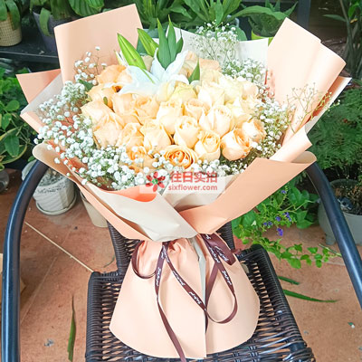 宁德33朵香槟玫瑰百合，心里永远是你