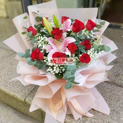 宁德11朵红玫瑰百合,全世界里只有一个你